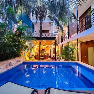 https://hotel-latino.tulum-hotels.net